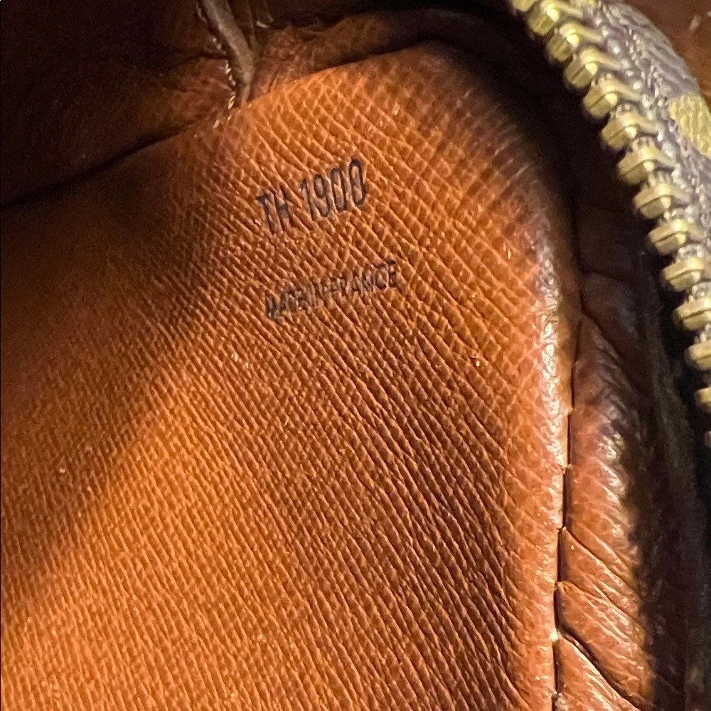 SOLD!!! Authentic Vintage Louis Vuitton Brown and Tan Monogram Clutch/Bag - Picture 13 of 17